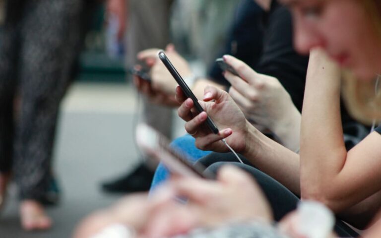 New Zealand schools to ban mobile phones, smoking ban to end in 100 days