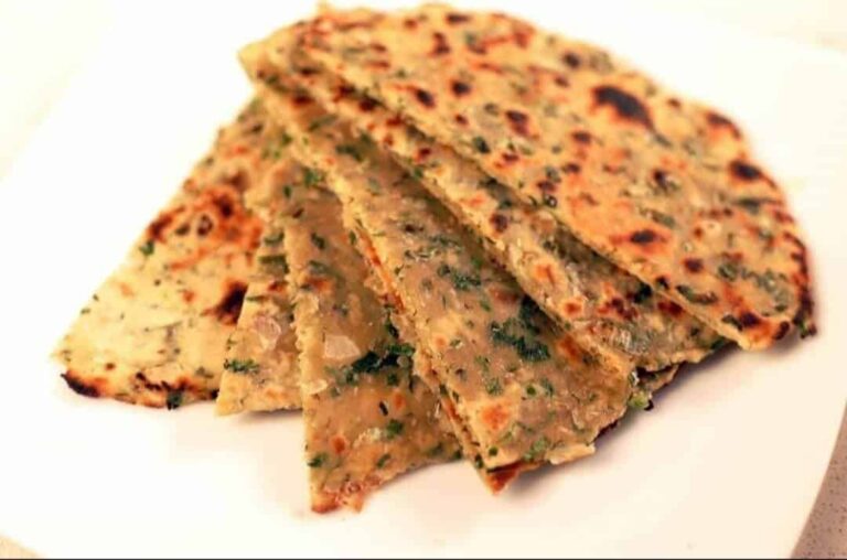 Instead of potatoes this time make onion parathas, everyone will love the taste, know the easy way to make it.