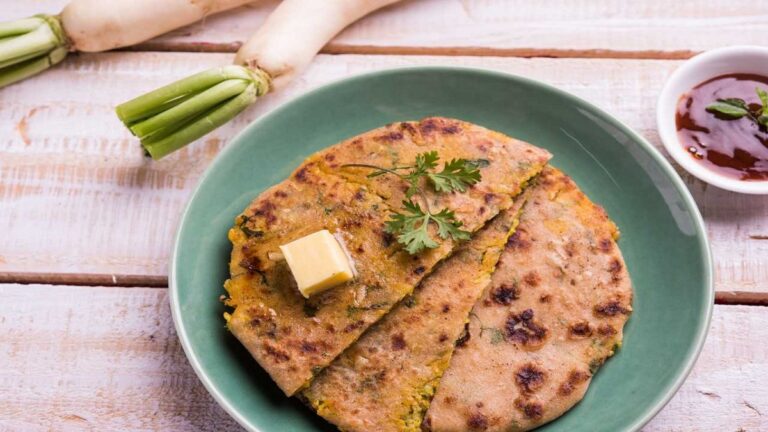 Start the day with mooli paratha in cold weather, your health will be amazing, prepare in just 5 minutes.