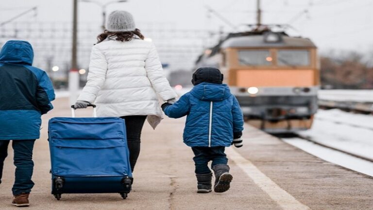 If you are planning to travel with children in winter then keep these things in mind, the trip will be successful.