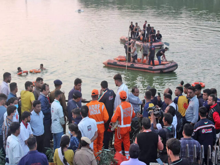 6 people absconding in Gujarat boat accident case, 4 arrested,