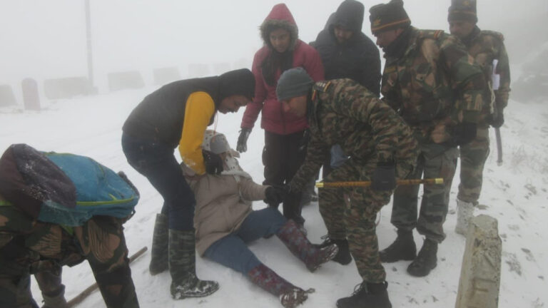 Indian Army did a brave job, rescued 500 people trapped in the snow