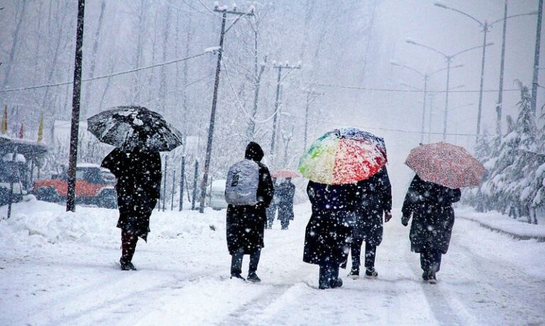 Weather changed in plains due to snowfall on hills, rain forecast in Delhi today