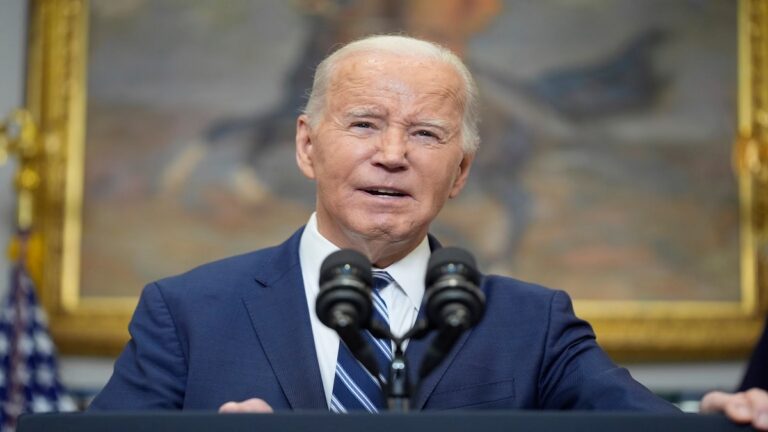 President Biden got angry with Naval's death and said - Putin is responsible for his death, don't fool us