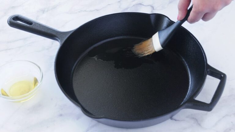 Make the iron pan nonstick like this, not a single morsel will stick.