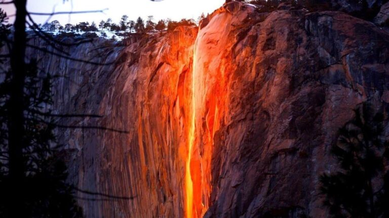 The most unique waterfall in the world, the falling water catches fire, the secret of this amazing sight is shocking!