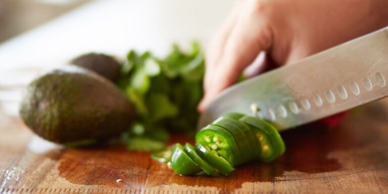 These tips can help relieve burning hands after cutting chilies, and you'll get relief in minutes.