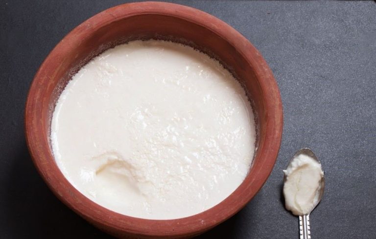 Do you eat curd with salt or with sugar? What is beneficial to eat with, know what Ayurveda says