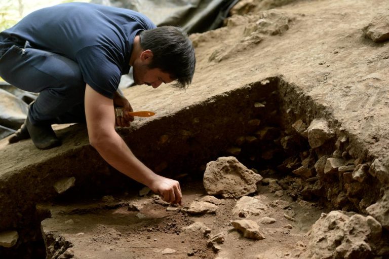 Cleaning was being done inside the palace, suddenly such an object was found there, a 2300 year old mystery was revealed, you should also know the reason.