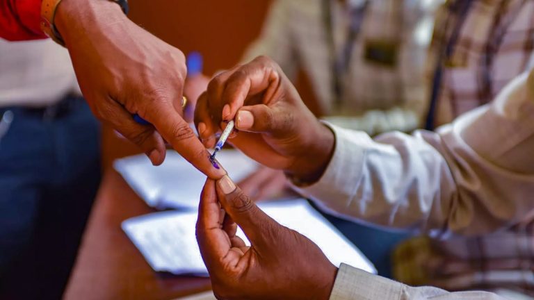 Lok Sabha elections: Hands lost but no courage, in Nadiad a man voted with his feet