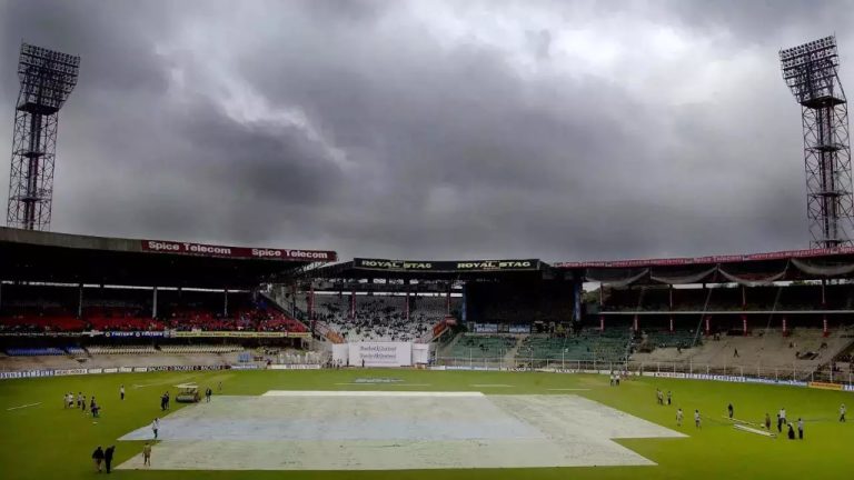 What is the weather like in Bengaluru this weather can become a problem for RCB 01