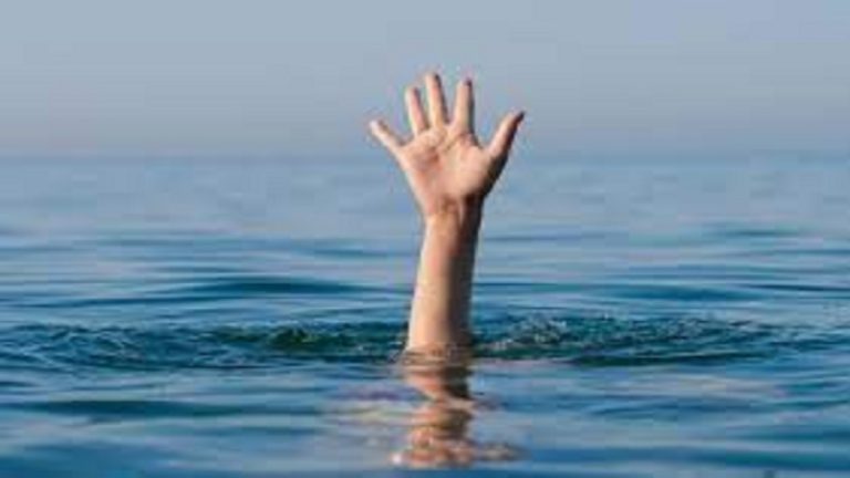 Shrinagar News: Boat overturned in Jelam river, nine people were passing by, seven were rescued, two are still missing.