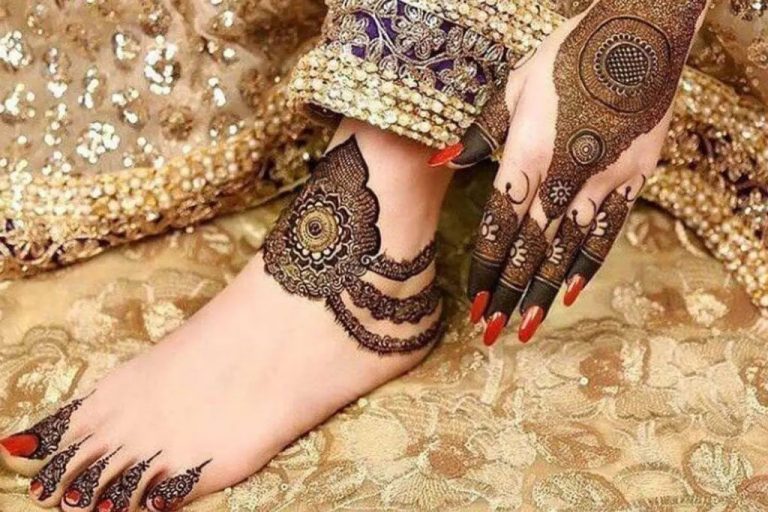 Are you also fond of mehendi? So apply this beautiful mehndi design