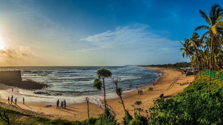 These are the most beautiful beaches in India.enjoy the amazing views here with the sea waves