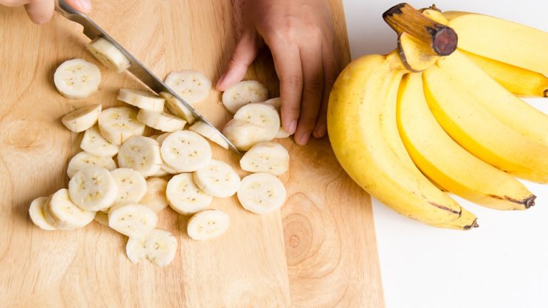 Eating banana before working out will have these benefits