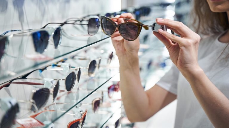 Keep these things in mind while buying sunglasses