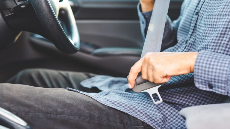 This button is placed on the seat belt in the car know its benefits