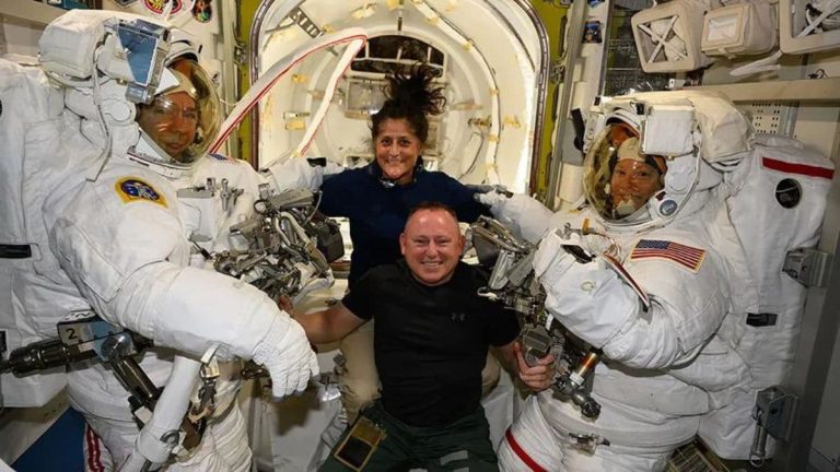 will sunita williams return who is stuck in space